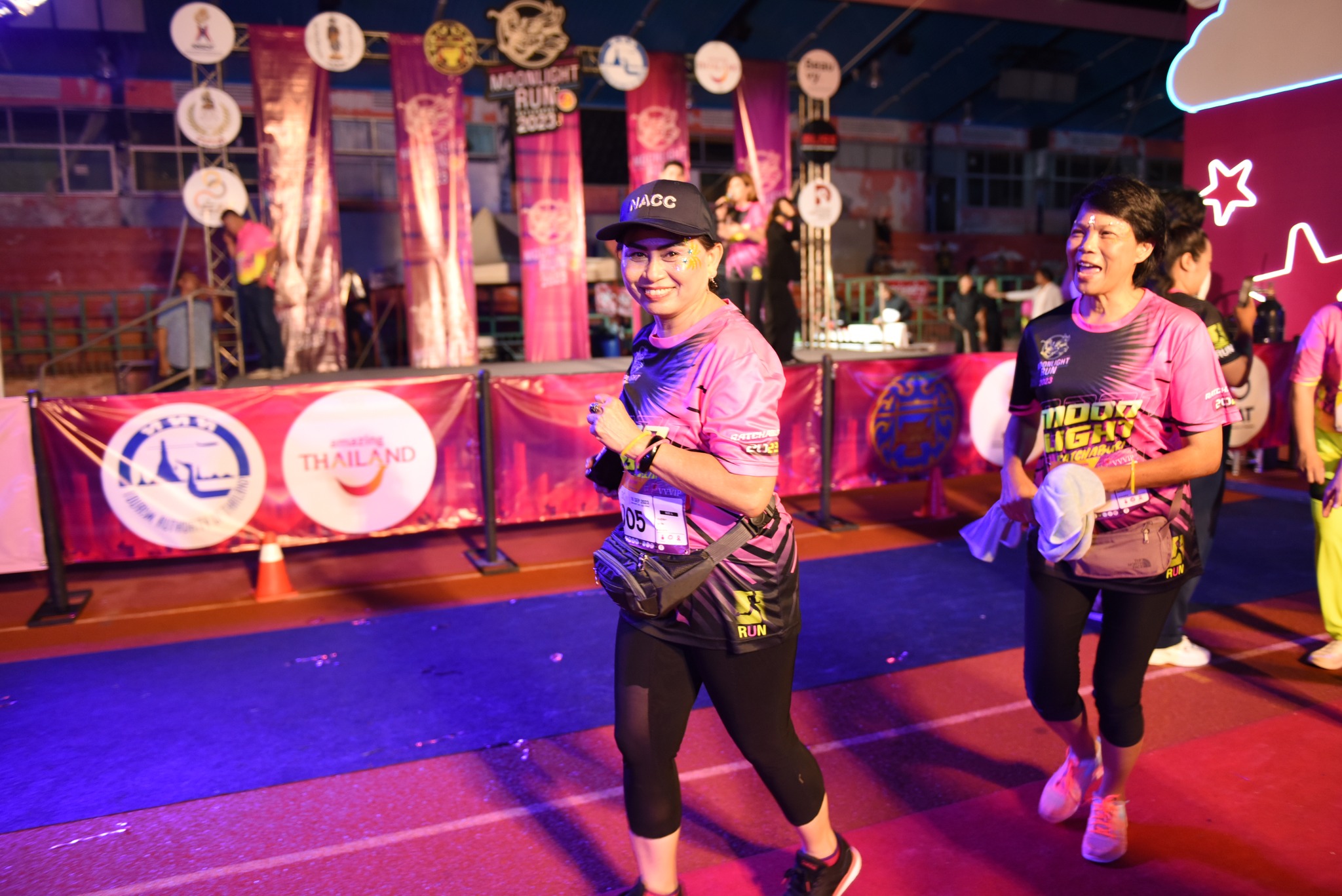 ประชาสัมพันธ์จังหวัดราชบุรีร่วมงานวิ่งอาบแสงจันทร์ชมสีสันยามค่ำคืน “เมืองโอ่งมังกร” 2023
