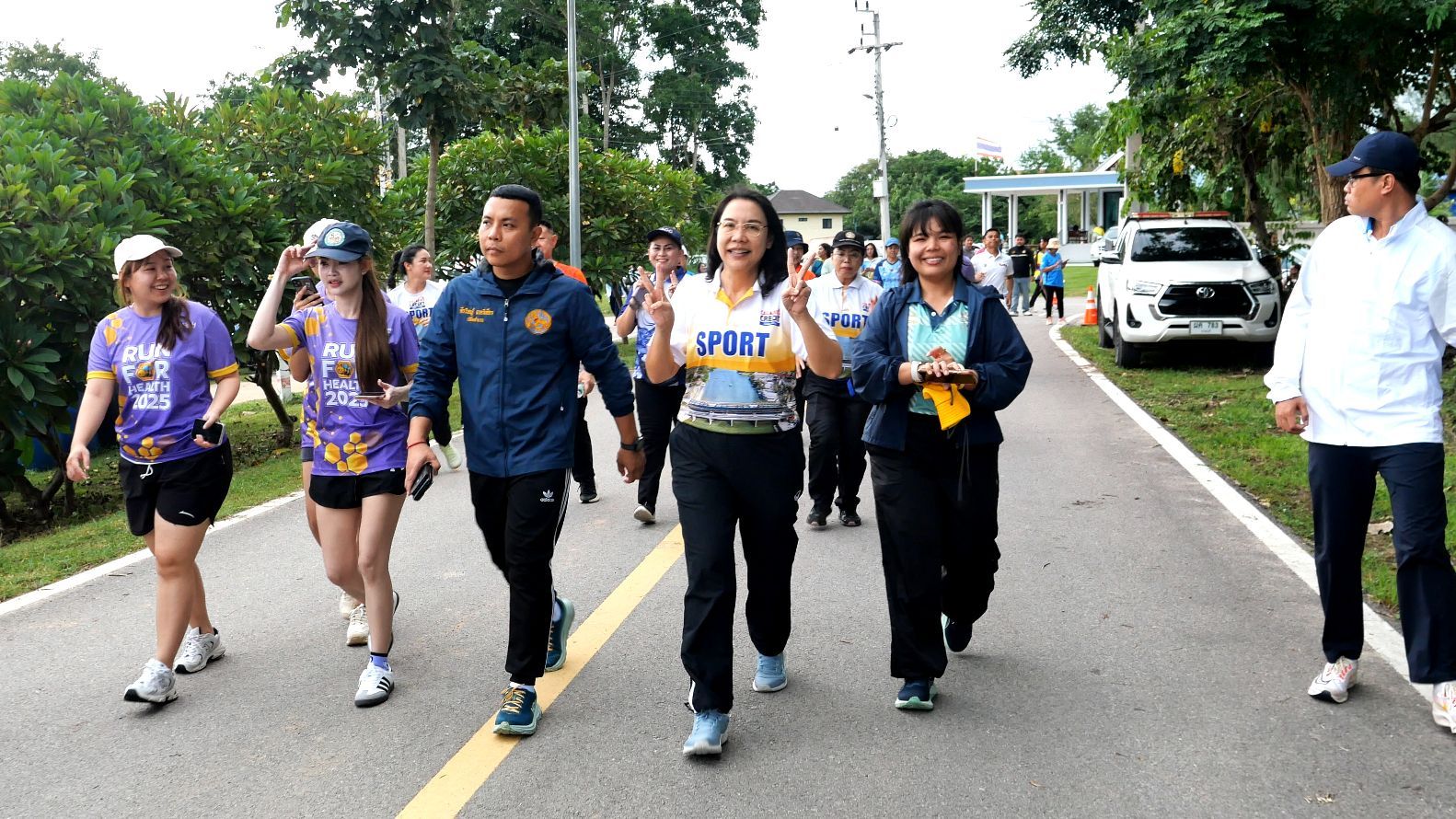 จ.ราชบุรีนำข้าราชการ และประชาชน ออกกำลังกาย เดินรอบอ่างเก็บน้ำชัฏป่าหวาย อ.สวนผึ้ง