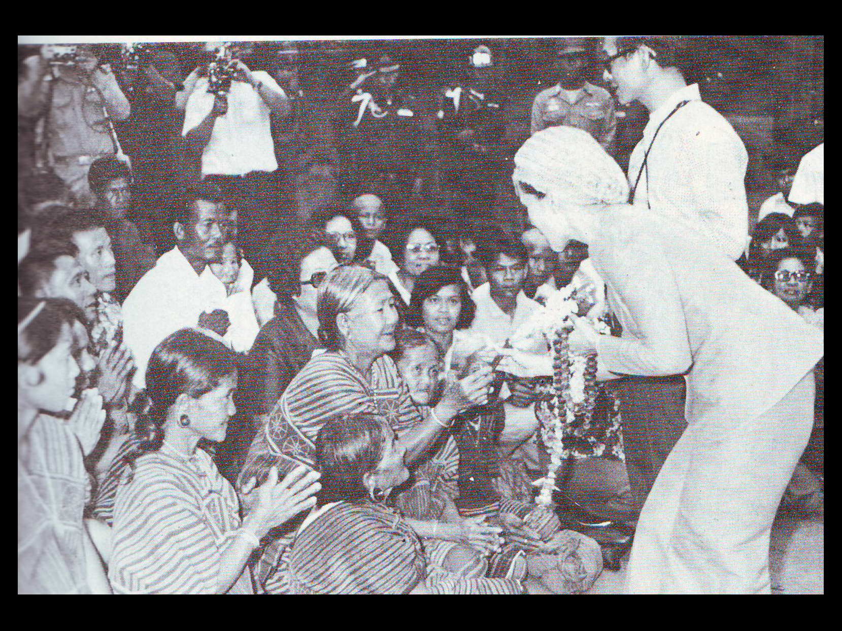 ทรงเยี่ยมราษฎร บ้านคาและบ้านโป่งกระทิงล่าง  อ.บ้านคา 
