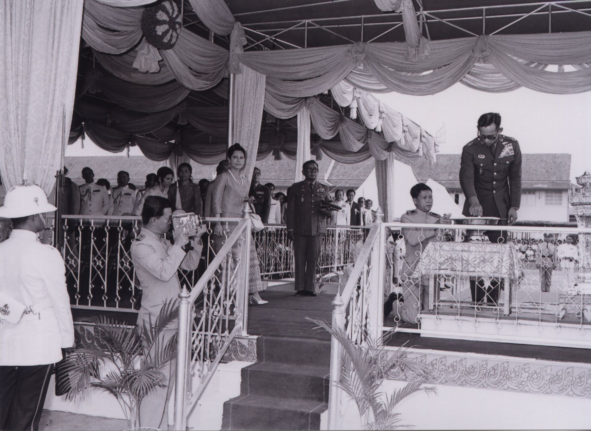 พิธีเปิดวิหารพระพุทธสิหิงค์และทรงวางศิลาฤกษ์ พระอุโบสถ วัดดอนตูม อ.บ้านโป่ง 