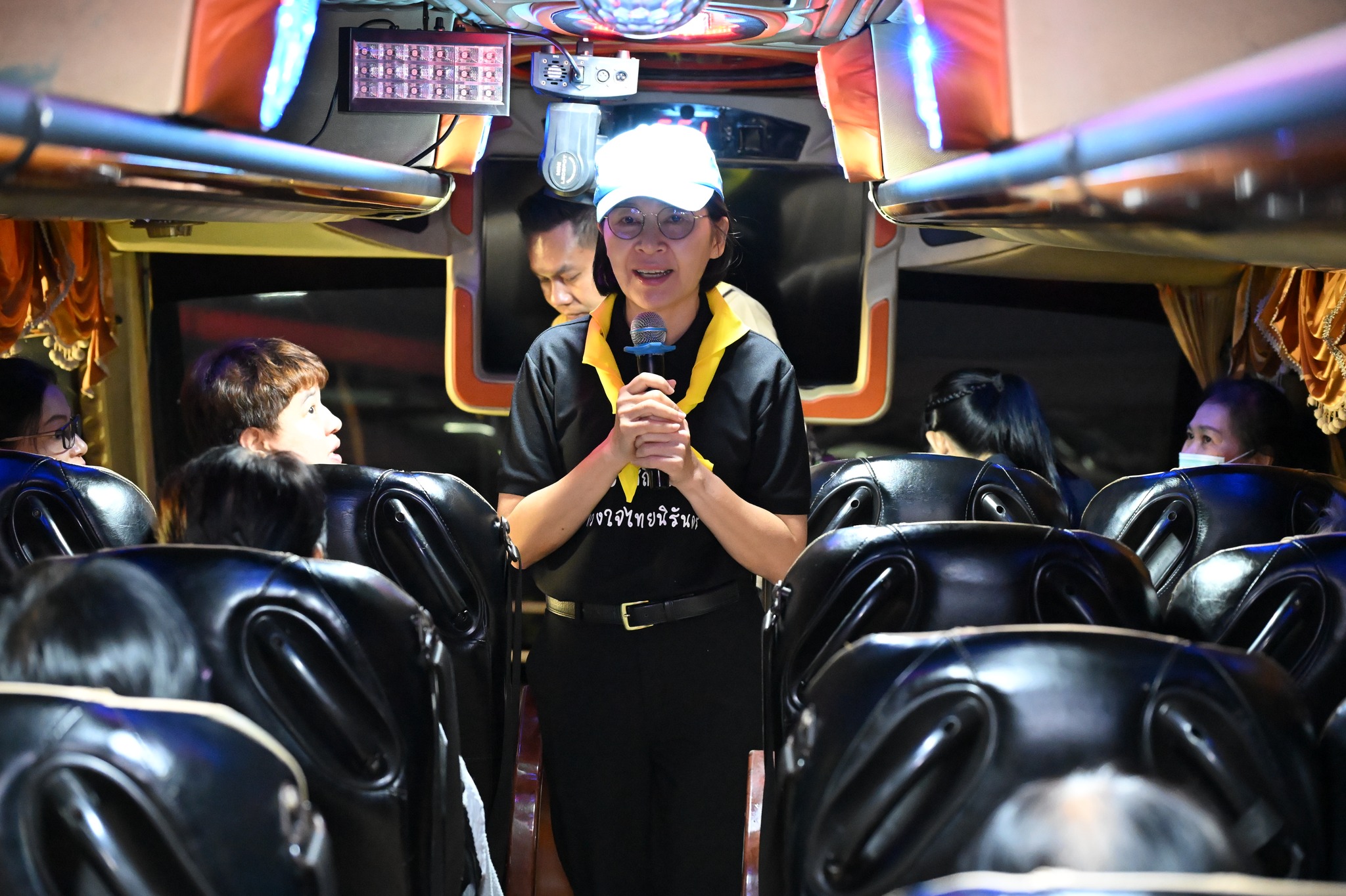 จังหวัดราชบุรี นำประชาชนชุดแรก เดินทางเข้าเฝ้าฯ กราบถวายบังคมพระบรมศพ สมเด็จพระนางเจ้าสิริกิติ์ พระบรมราชินีนาถ พระบรมราชชนนีพันปีหลวง