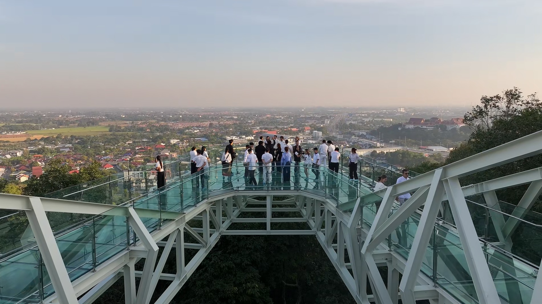 อบจ.ราชบุรี เปิดแลนด์มาร์กใหม่! สกายวอล์กเขาแก่นจันทน์ ชมวิว 360 องศา ชมฟรี วันนี้ถึง 25 ม.ค. ปีหน้า